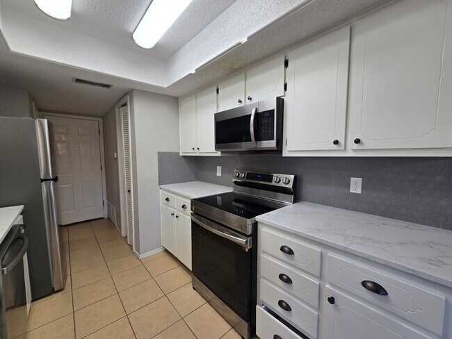 Building Photo - 8810 Springmail Cir