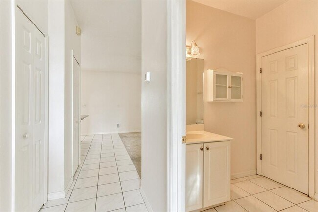 Building Photo - 4905 Lake Cecile Dr