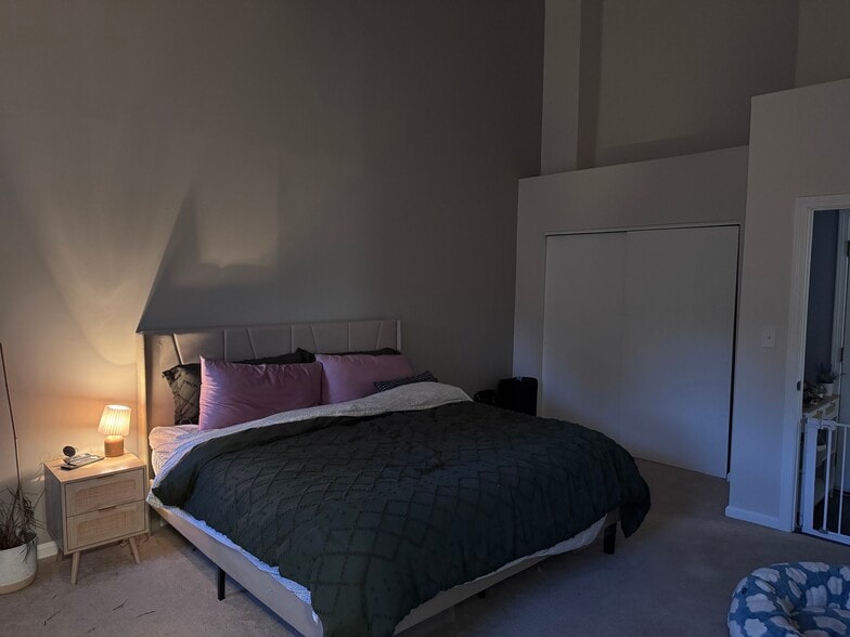 Building Photo - 30 E Bluff Rd