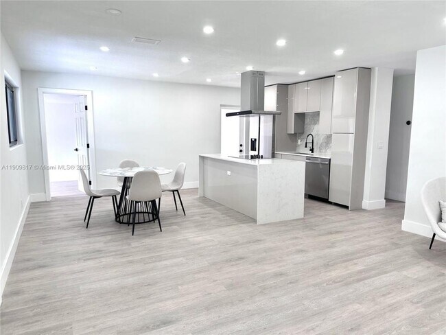 Primary Photo - 2421 N 56th Terrace