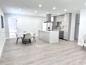 Building Photo - 2421 N 56th Terrace