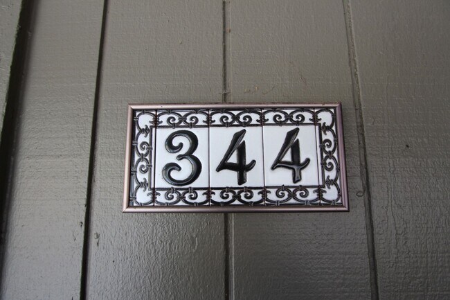 Building Photo - Furnished Country Club Condo | Golf Course Views | Washer/Dryer Included