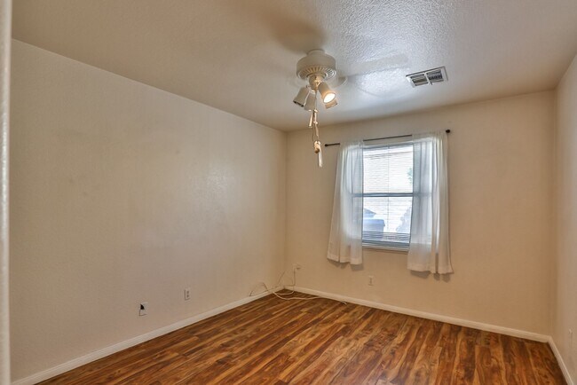 Building Photo - 7353 Rockwood Ct