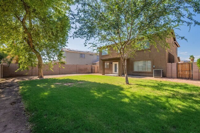 Building Photo - 15885 W Apache St