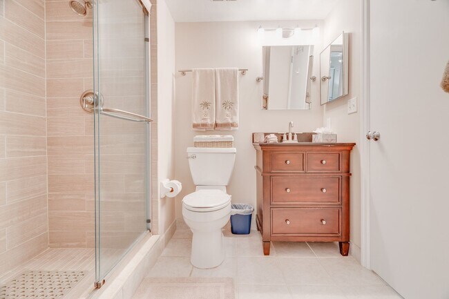 Building Photo - Direct Oceanfront Furnished/Unfurnished Co...