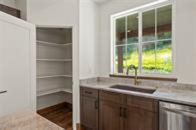 Building Photo - 4bed/2bath house on Village Greens Golf Co...