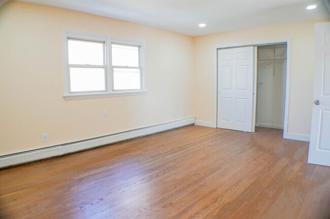 Building Photo - 300 Cator Ave