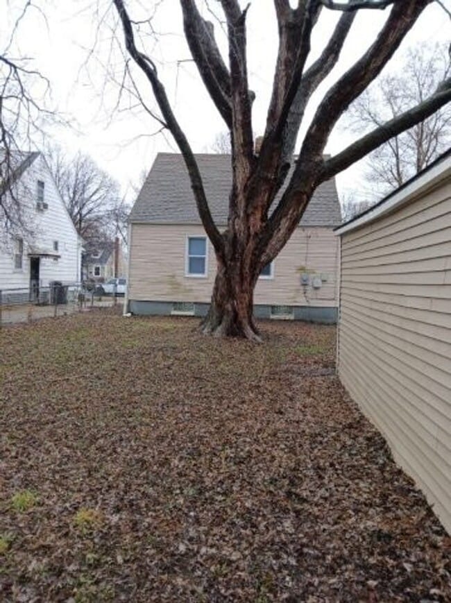 Building Photo - 12075 Rossiter- 3 BEDS & 1 BA FOR RENT!