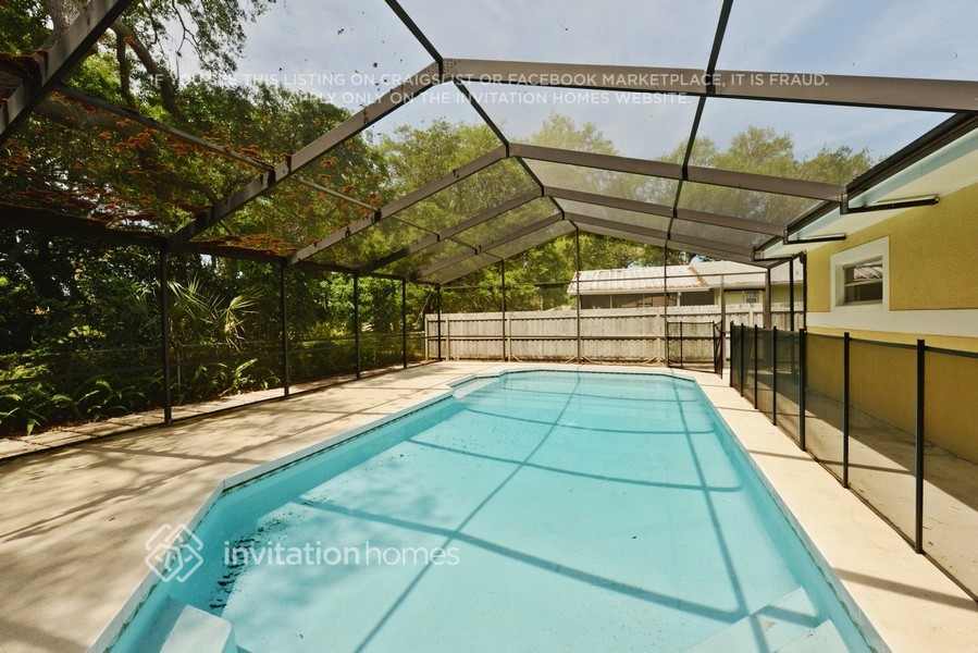 Building Photo - 7210 Meadowbrook Dr