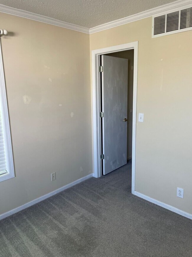 Building Photo - Townhouse for rent 2 bed 1.5 bath Castle Rock Co