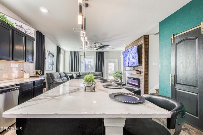 Building Photo - 1621 Sam Dominguez St