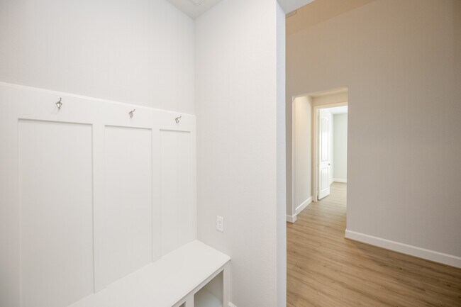 Building Photo - 29819 Breezy Pnes Lp