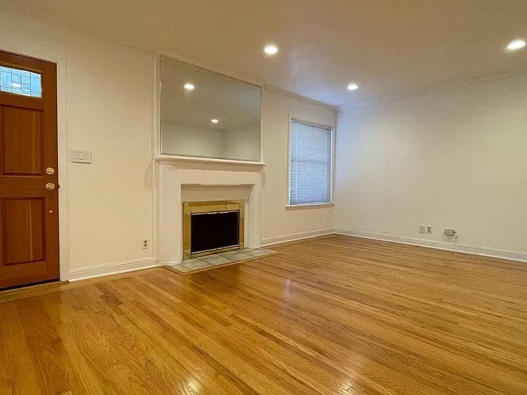 Building Photo - 1210 Santa Paula Ave