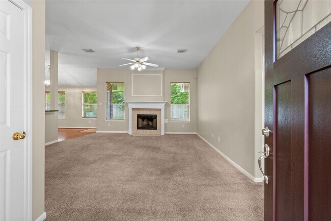 Building Photo - 805 Courtland View