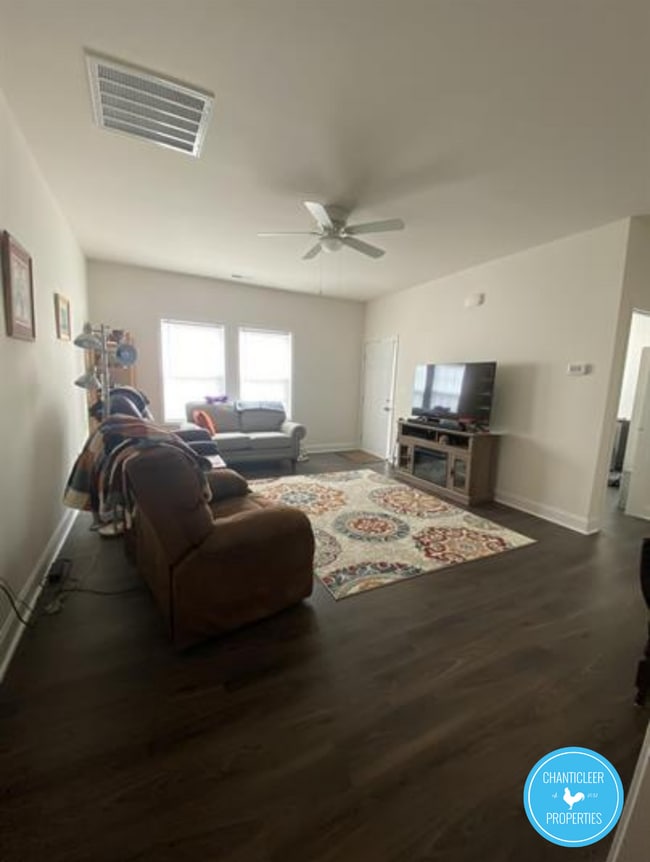 Building Photo - 113 W Langdon Ave