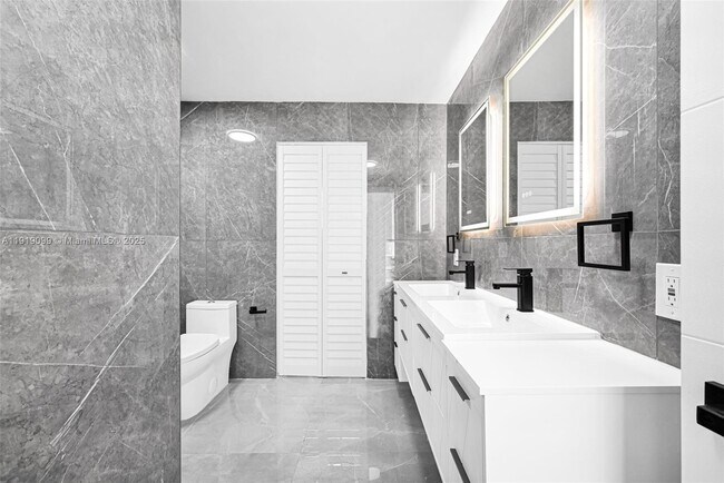 Building Photo - 4040 SW 108th Ave