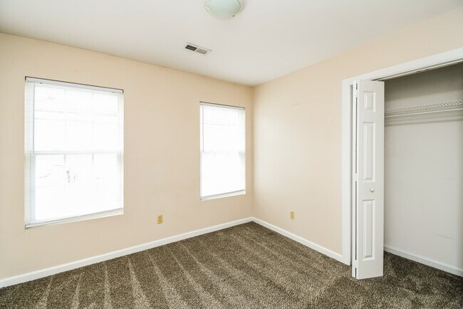 Building Photo - Lovely 2 Story Home