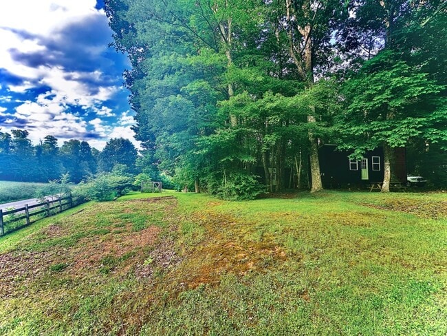 Building Photo - 2015 Union School Rd SW