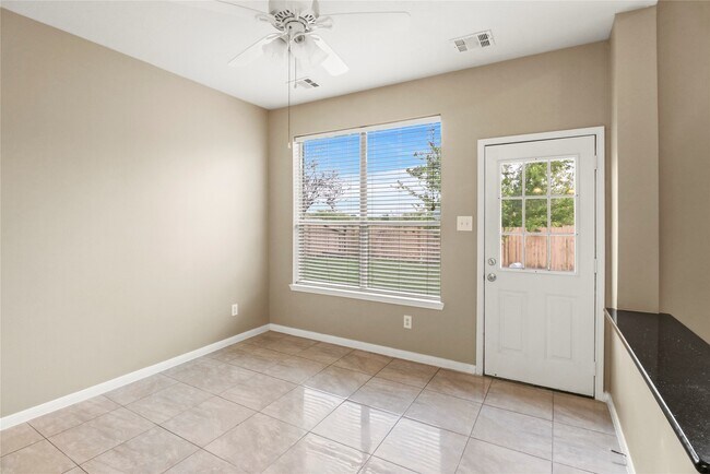 Building Photo - 10807 Oak Bayou Ln