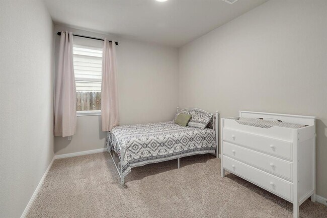 Building Photo - 200 Arrowhead Vine St