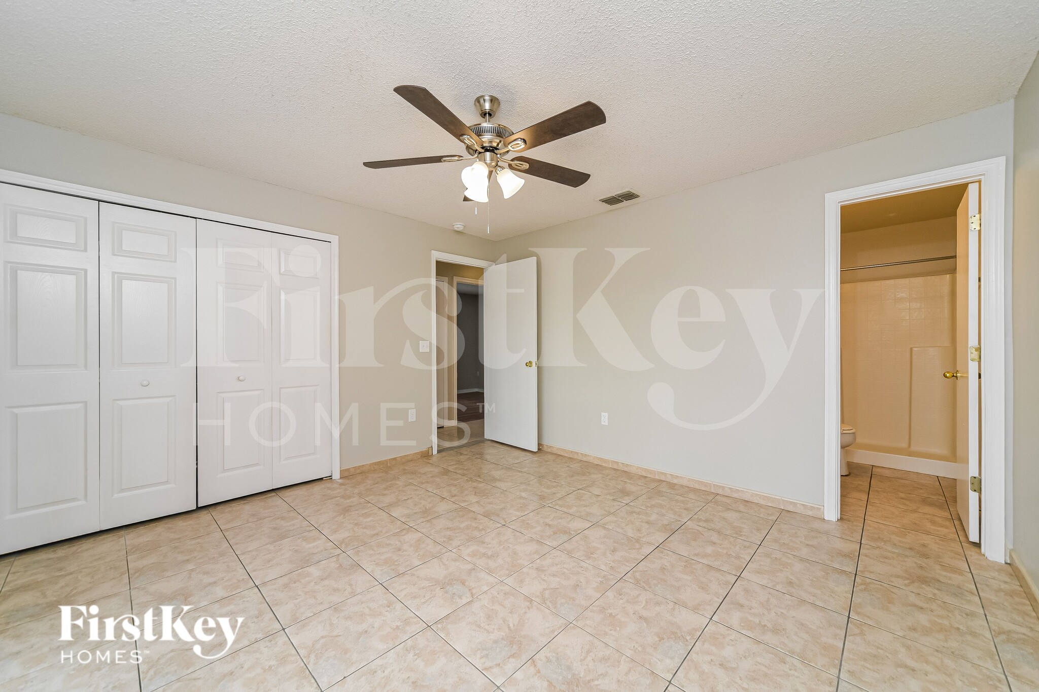 Building Photo - 440 Breezeway Dr