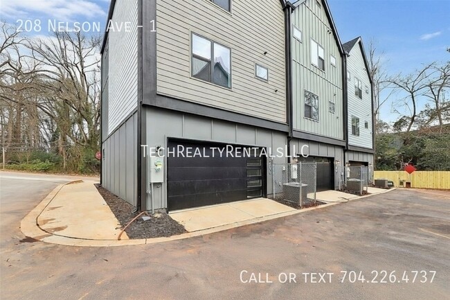 Building Photo - 208 Nelson Ave