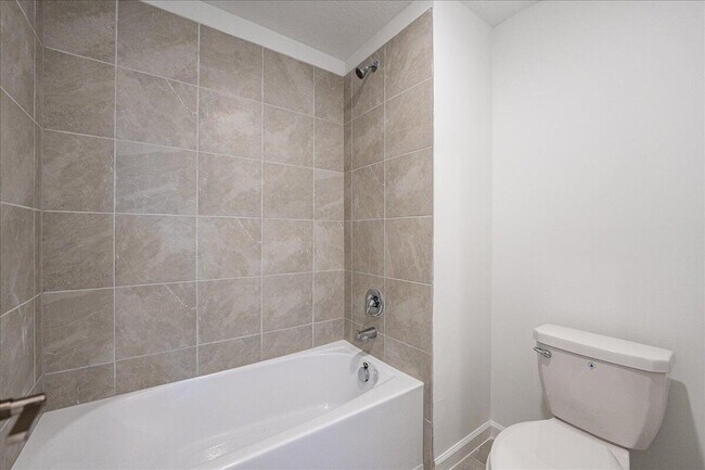 Building Photo - 11177 NW Fernbrook Dr