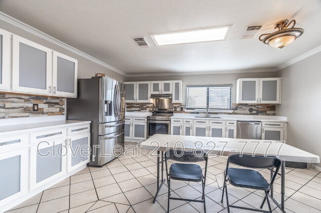 Building Photo - 6203 Lakeview Dr.