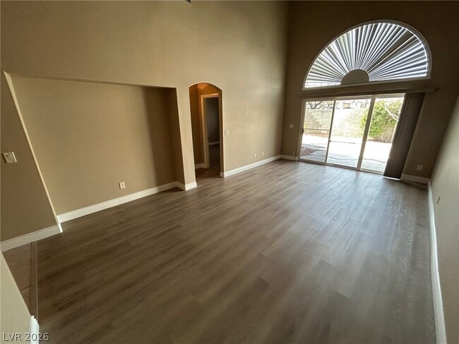 Building Photo - 907 Majestic Oak St