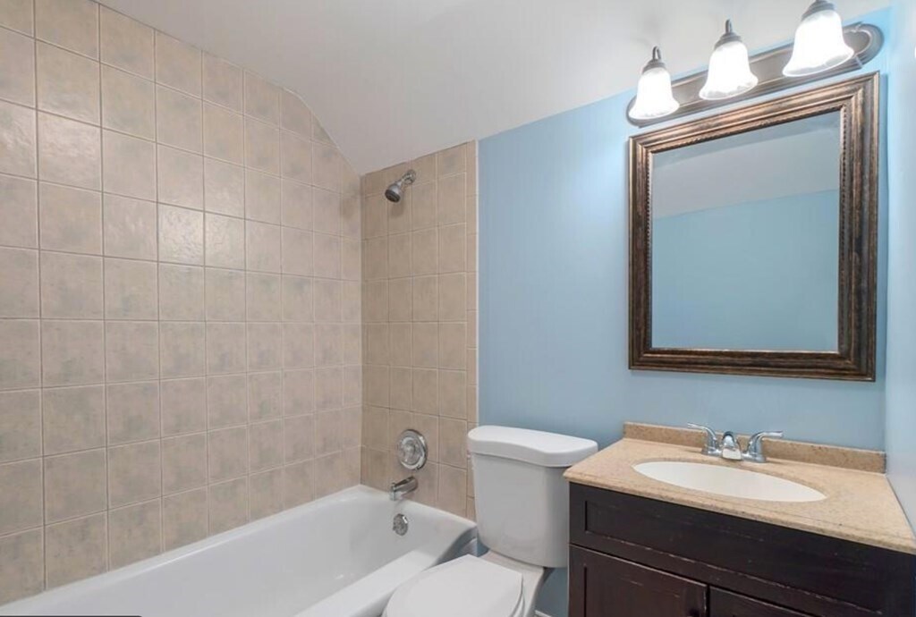 Building Photo - 142 E Meadow Rd