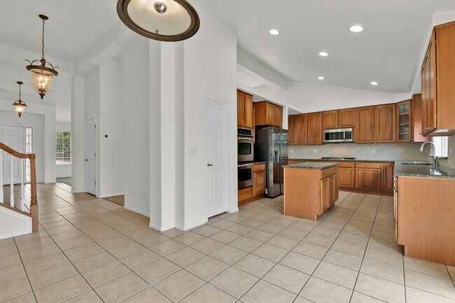 Building Photo - 705 Witchhazel Ct
