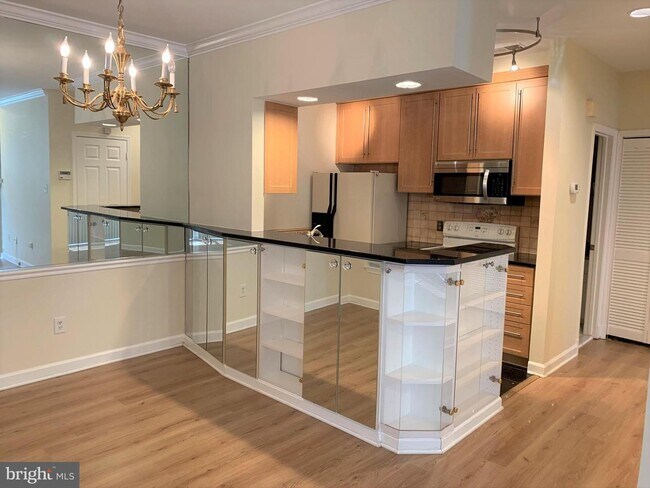 Building Photo - 10816 Antigua Terrace