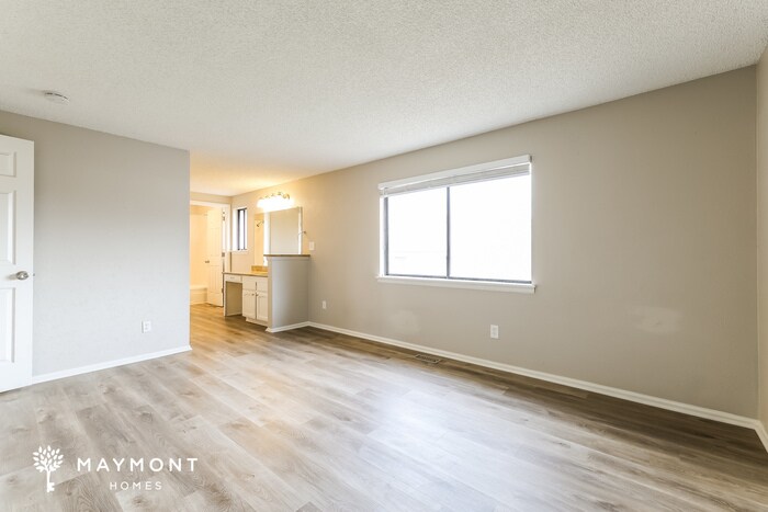 Building Photo - 17273 E Kenyon Dr