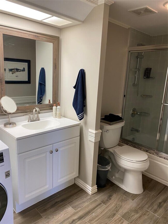 Building Photo - 1122 Colorado St