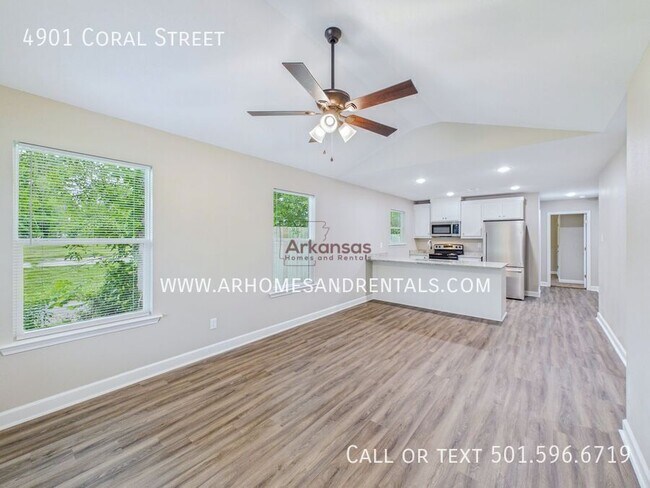 Building Photo - 4901 Coral St