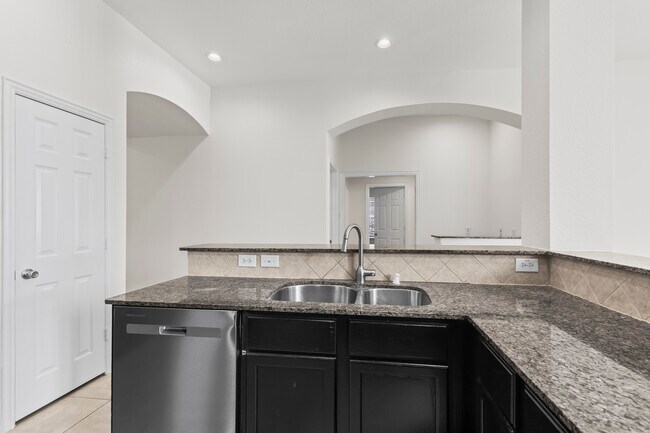 Building Photo - Lake Ridge