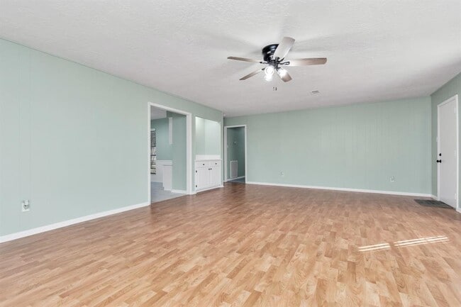 Building Photo - 1811 Eastfield Dr