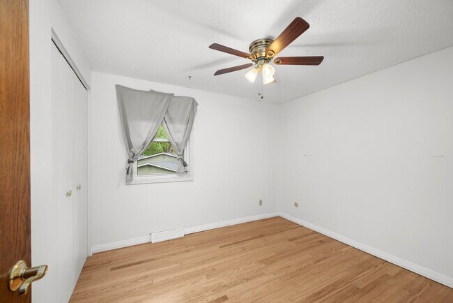 Building Photo - 3129 Windsor Dr
