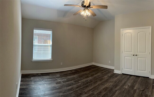 Building Photo - 704 Tippit Ln