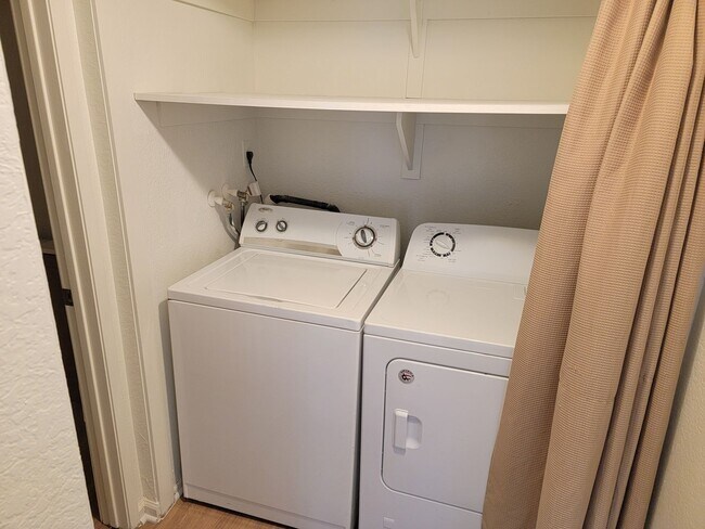 Building Photo - 1 BED/ 1 BATH CONDO