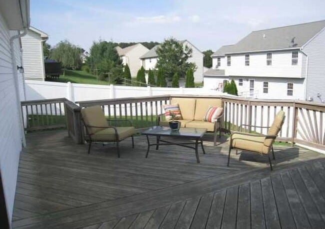 Building Photo - Beautiful 3 Bedroom, 2 Bath Home in Red Lion Schools!