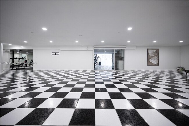 Building Photo - 7125 Los Pinos Blvd