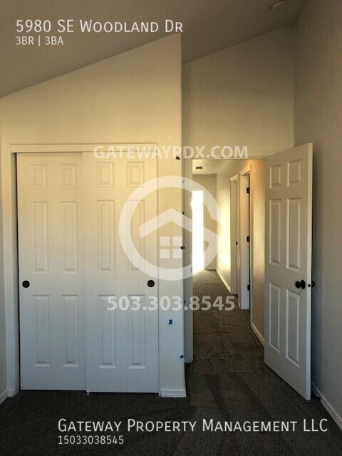 Building Photo - 5980 SE Woodland Dr