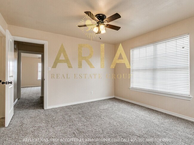 Building Photo - *639-641 Welston Cr.