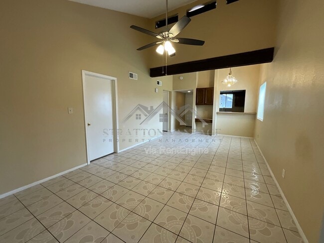 Building Photo - 405 E Bruce Ave