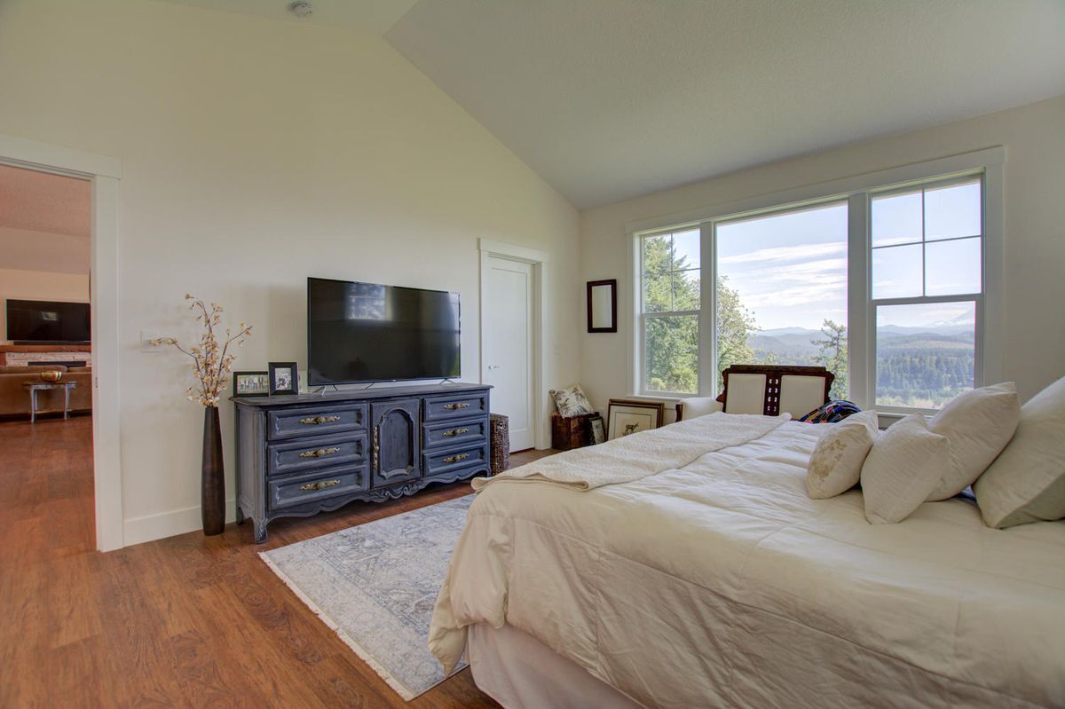 Building Photo - 14070 SE Baumback Ave