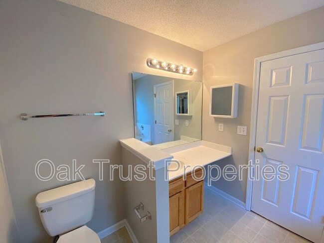 Building Photo - 411 Brookfield Ln