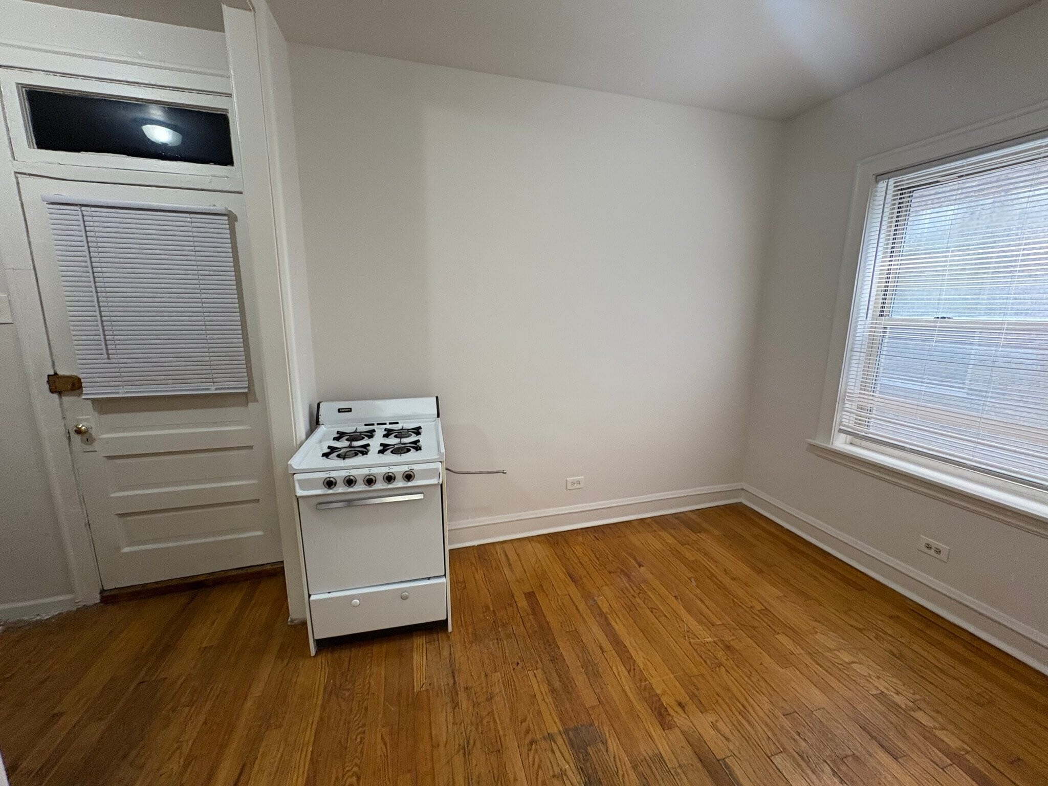 Building Photo - 824 S Austin Blvd