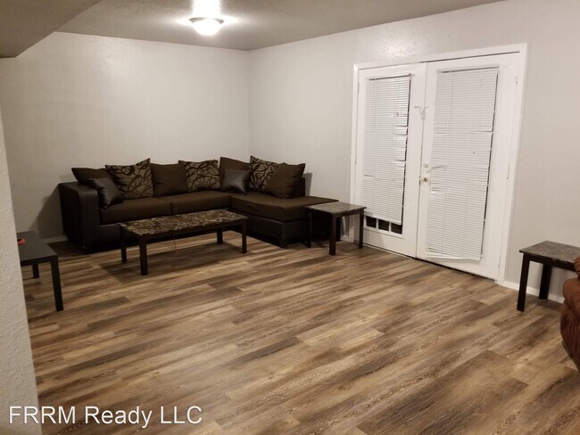 Building Photo - 3 br, 1.5 bath House - 2403 Doreen St.