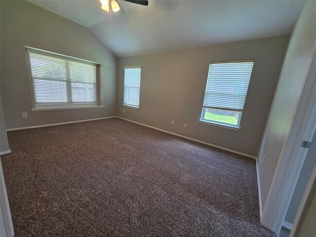 Building Photo - 2108 Goldfinch Ln